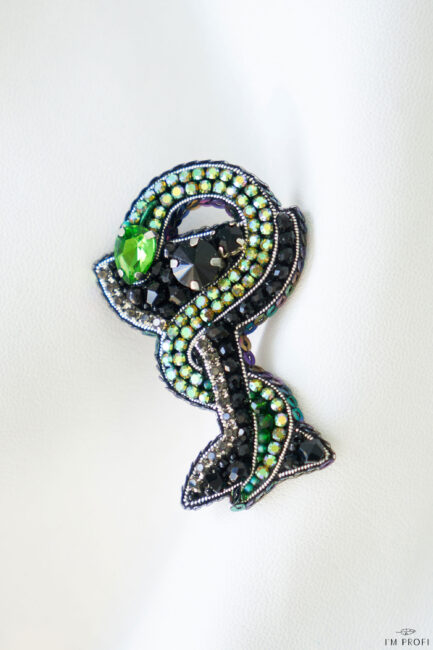 Improfi Brooch Bowl Of Hygieia Emerald 01