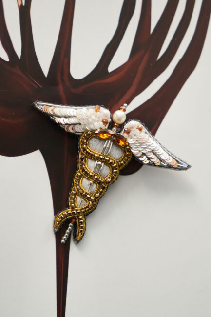 Брошки медичні ручної роботи – Легені, Келих Гігеї, Кадуцей, Мікроскоп, Стетоскоп, Дерматоскоп