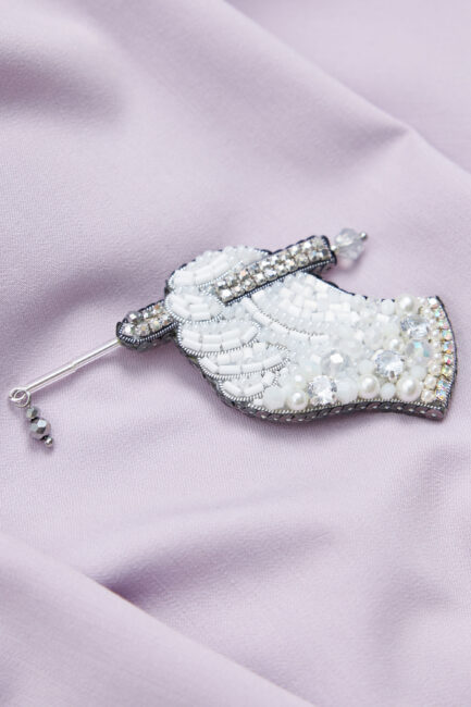 Брошки ручної роботи – Шприц (для лікаря, медсестри, косметолога)