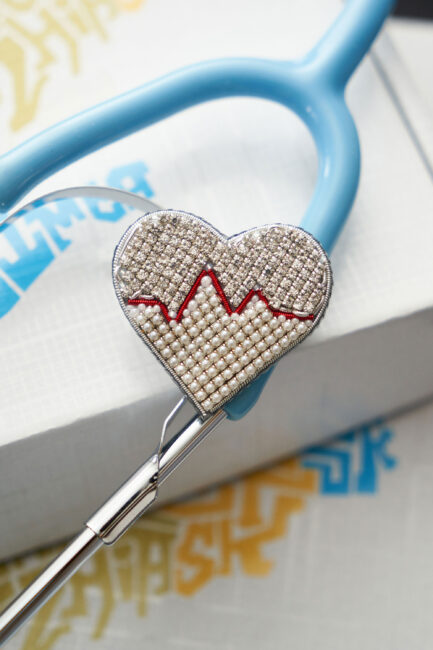 Брошки медичні ручної роботи – Серце, Око, УЗД, ДНК, Матка, Лелека, Дерево