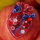 Брошки медичні ручної роботи – Серце, Око, УЗД, ДНК, Матка, Лелека, Дерево - Серце (рубін/сапфір)