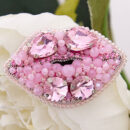 Брошки ручної роботи – Губи, шприц у губах (для косметолога) - Губи (ніжно-рожеві)