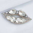 Брошки ручної роботи – Губи, шприц у губах (для косметолога) - Губи (срібло)