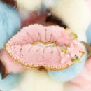 Брошки ручної роботи – Губи, шприц у губах (для косметолога) - Губи (рожеві) з квіткою