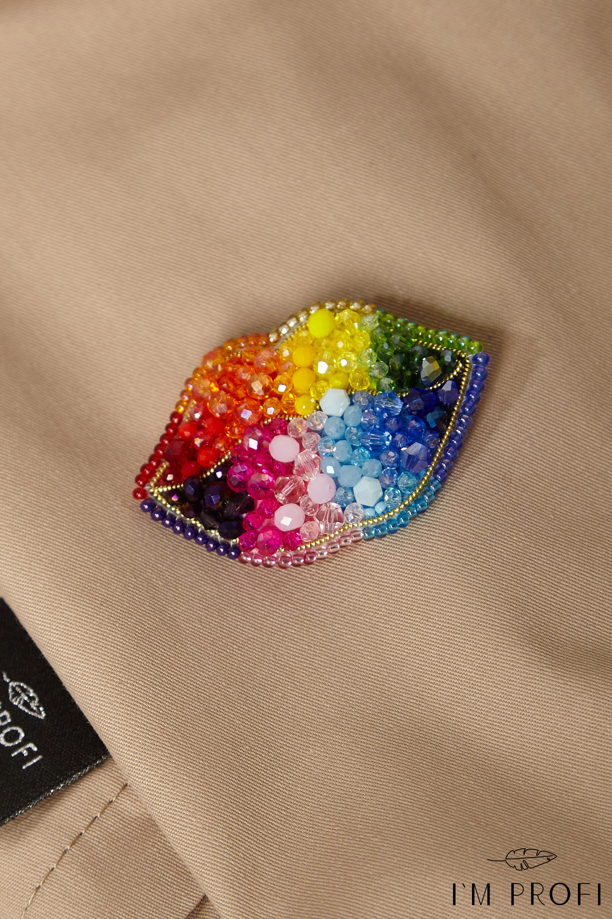 Брошки ручної роботи – Губи, шприц у губах (для косметолога) - Зображення 26