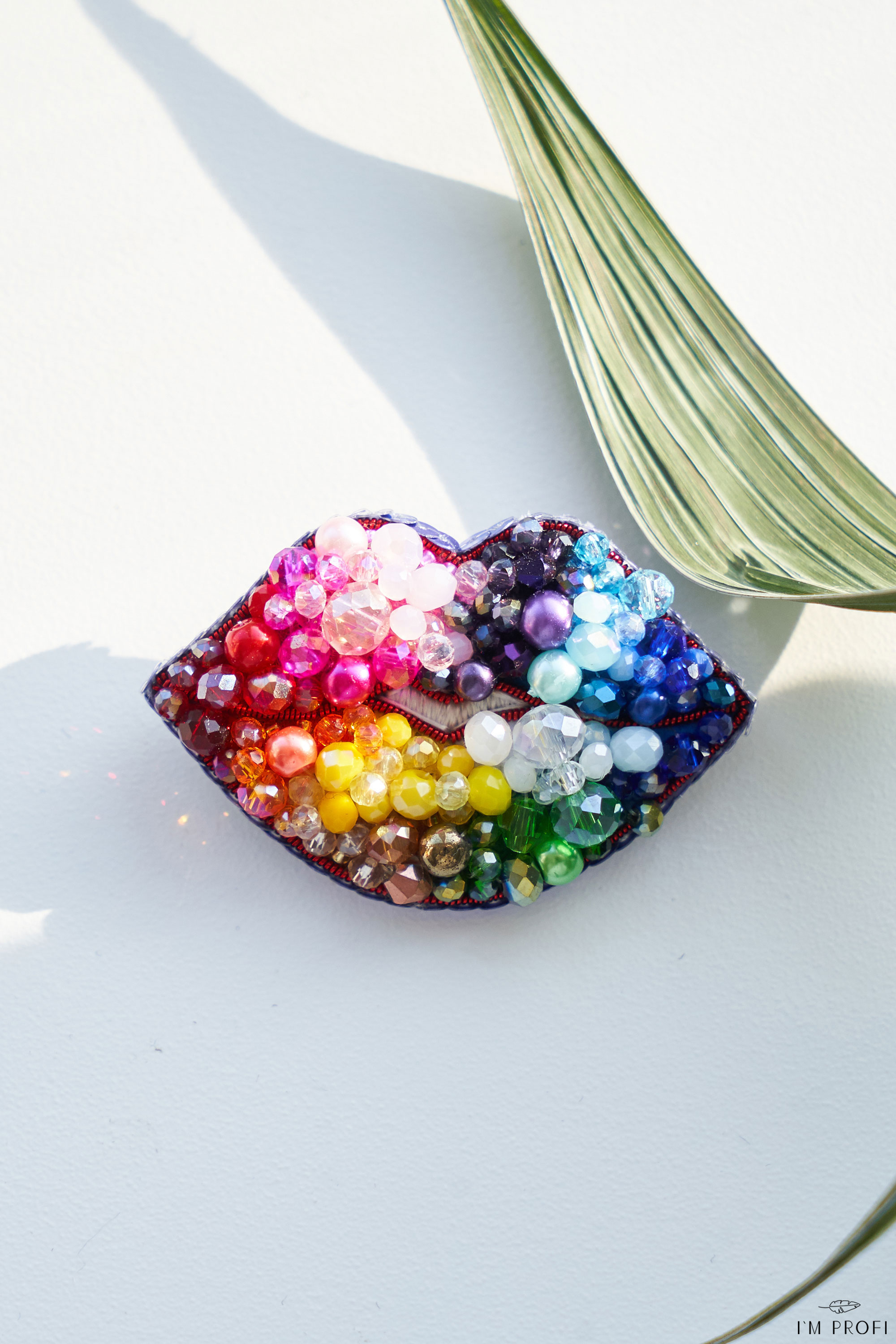 Брошки ручної роботи – Губи, шприц у губах (для косметолога) - Зображення 25