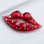 Брошки ручної роботи – Губи, шприц у губах (для косметолога) - Губи (червоні) #2
