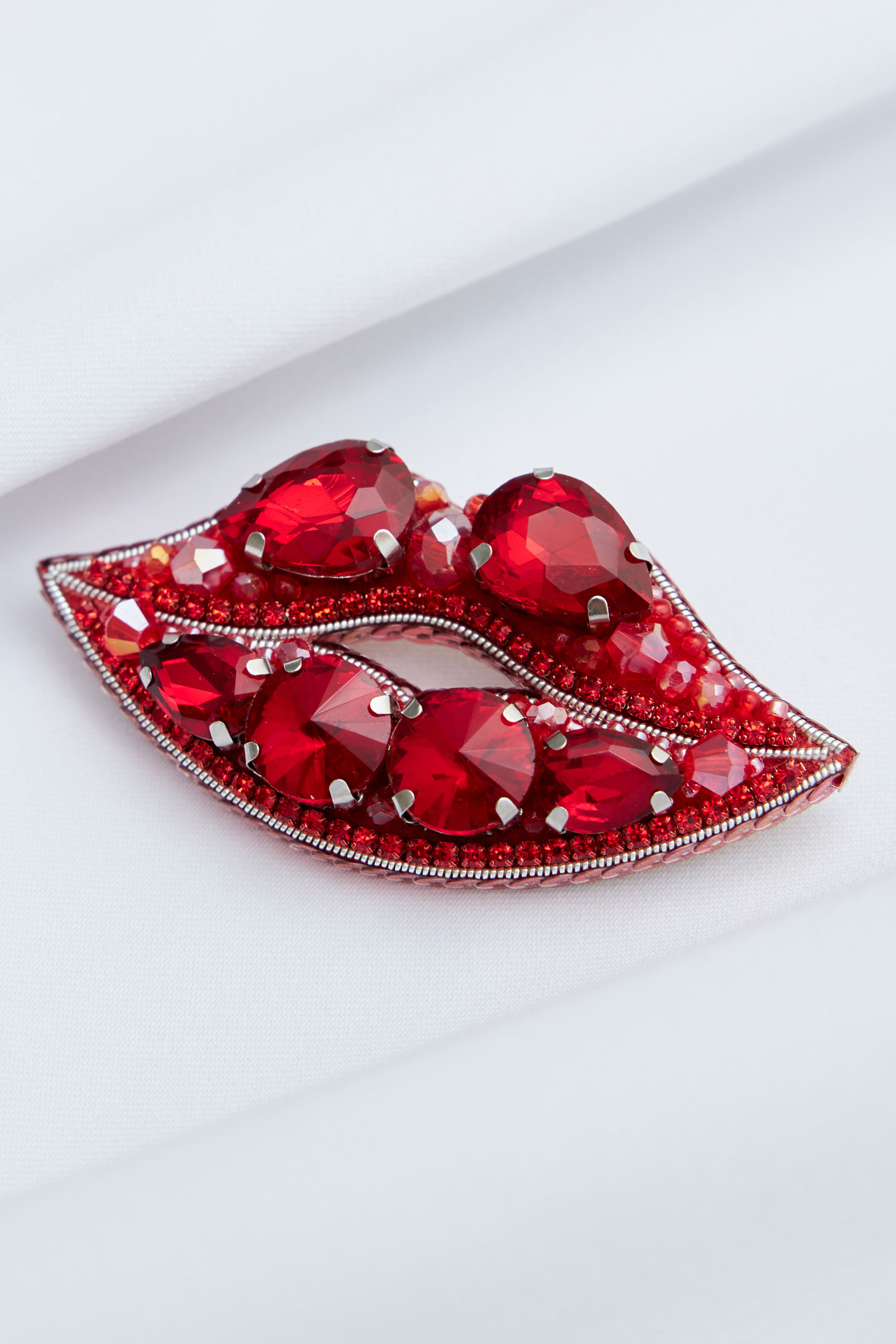Improfi Brooch Red Lips