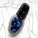 Брошки ручної роботи (для б'юті-майстра) – Лак, Помада, Брова, Стопа, Палітра, Лазер - Лак (сапфіровий)