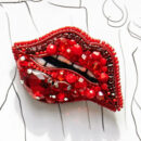 Брошки ручної роботи – Губи, шприц у губах (для косметолога) - Посмішка