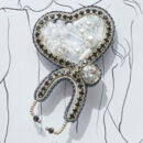 Брошки медичні ручної роботи – Легені, Келих Гігеї, Кадуцей, Мікроскоп, Стетоскоп, Дерматоскоп - Стетоскоп з серцем (срібло/чорний)