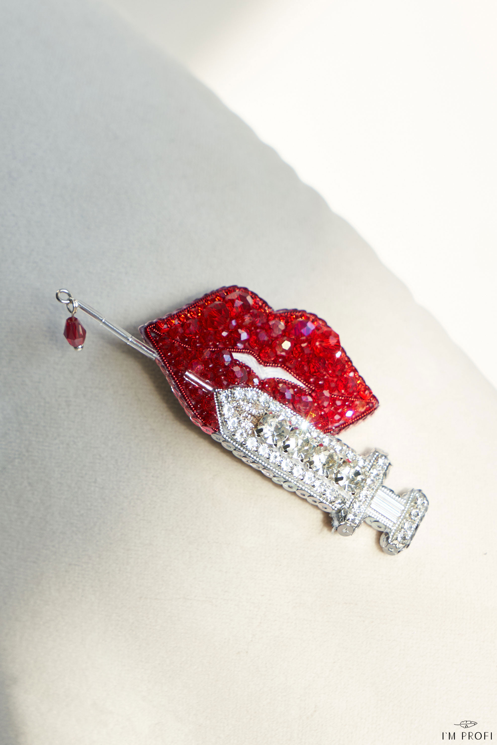 Брошки ручної роботи – Губи, шприц у губах (для косметолога) - Зображення 21