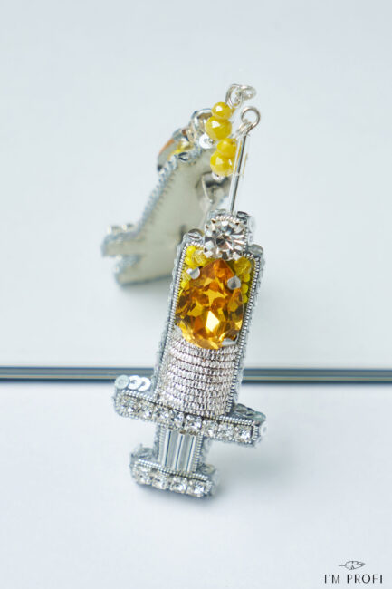 Брошки ручної роботи – Шприц (для лікаря, медсестри, косметолога)