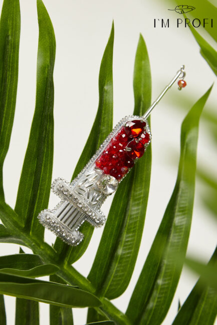 Брошки ручної роботи – Шприц (для лікаря, медсестри, косметолога)