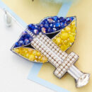 Брошки ручної роботи – Україна в серці - Шприц у губах (жовто-блакитні)