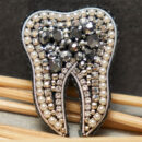 Брошки ручної роботи – Зуби (для стоматолога) - Зуб (чорний з серебром) #2