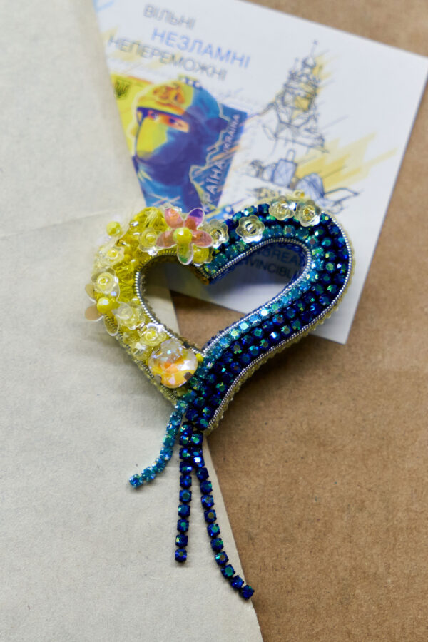 Брошки ручної роботи – Україна в серці