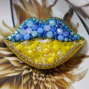 Брошки ручної роботи – Україна в серці - Україна – Губи (жовто-блакитні)