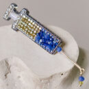 Брошки ручної роботи – Україна в серці - Україна – Шприц (жовто-блакитний)