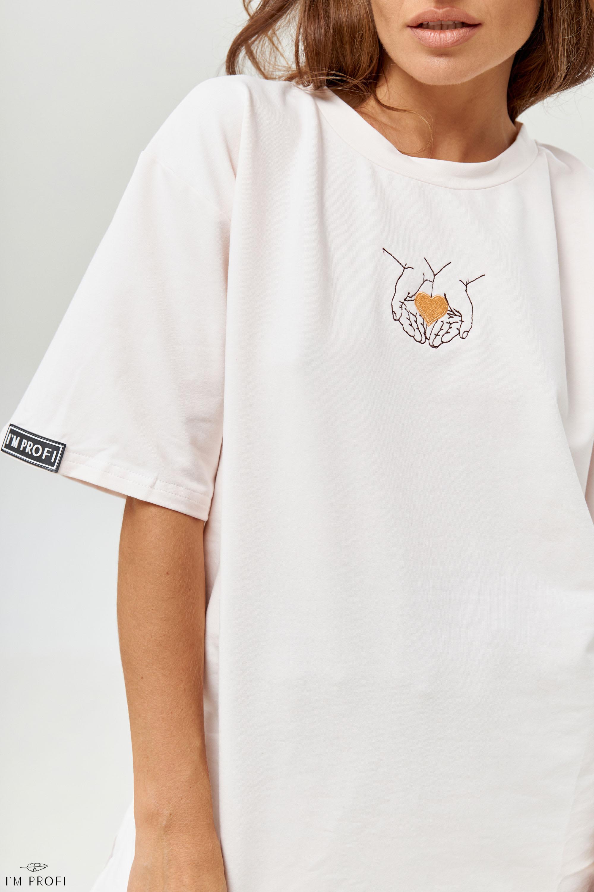 Футболка "Серце в долонях" – P204hh - Зображення 3